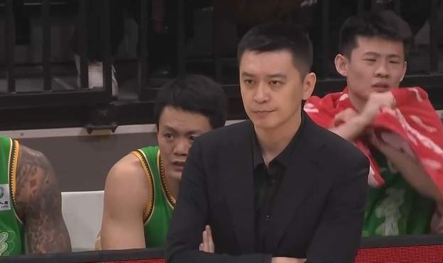 输宿敌30分输黑马16分！四冠王形势岌岌可危，杨鸣离下课还远吗？